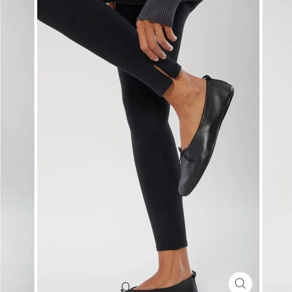 Ingrid and Isabel Everyday Ankle Zip Maternity Legging EUC - Picture 3 of 5